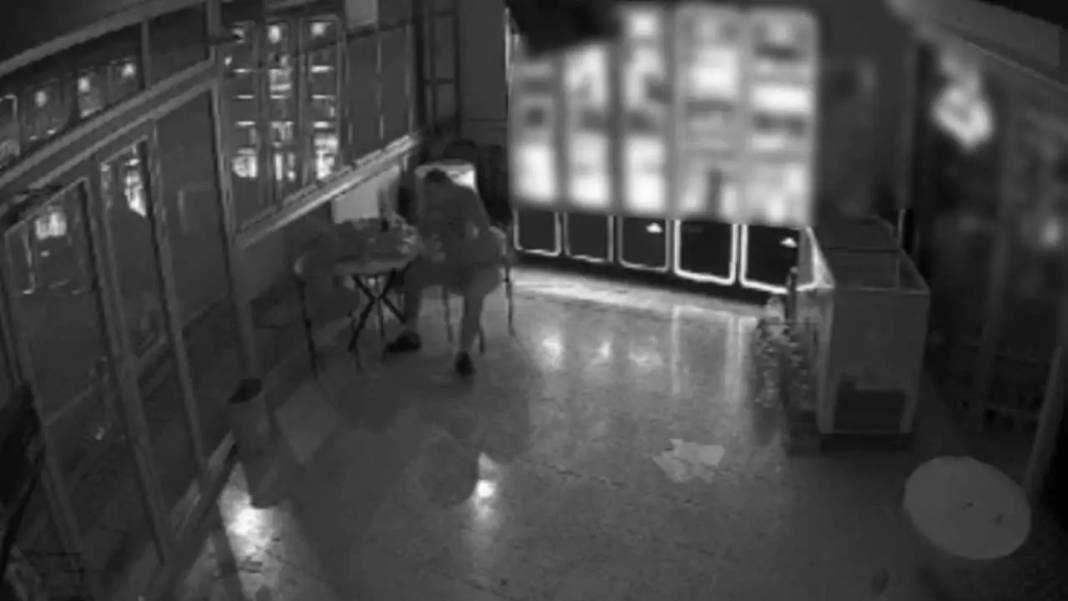 Burdur’da Market Camı Kırarak İçeri Giren Şahıs Saatlerce “Alem Yapmış” 1